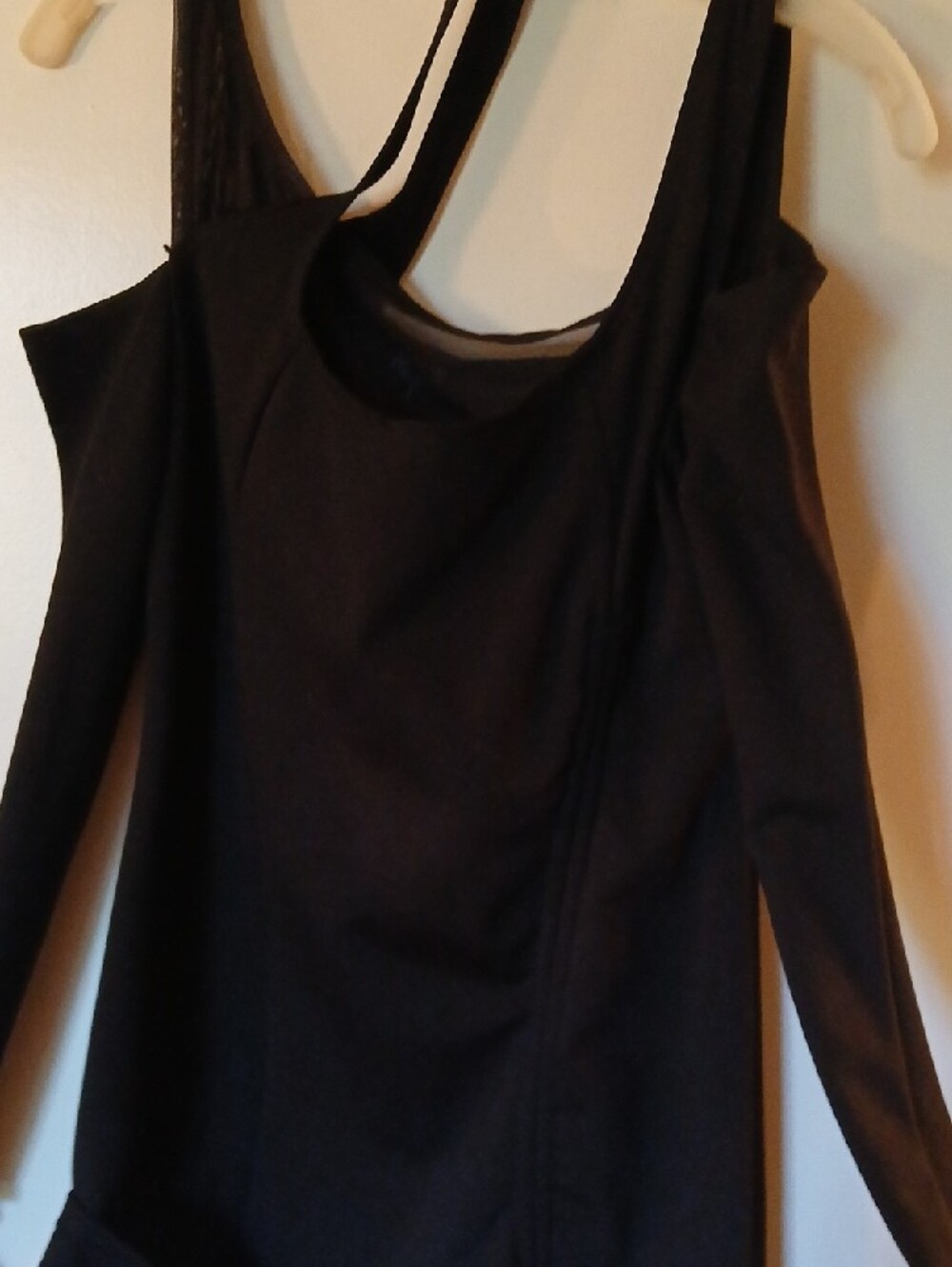 NWOT POSTER GIRL Black Cold-Shoulder Long Sleeve Flattering Darts & Side Ruching